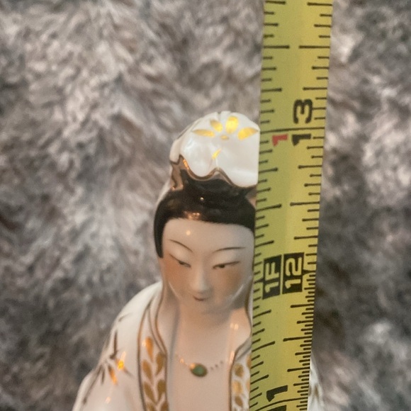Elegant Porcelain Figurine with Gold Accents - Picture 11 of 16